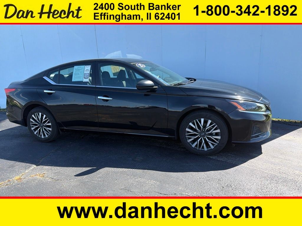 2025 Nissan Altima 2.5 SV in Super Black — front three-quarter view